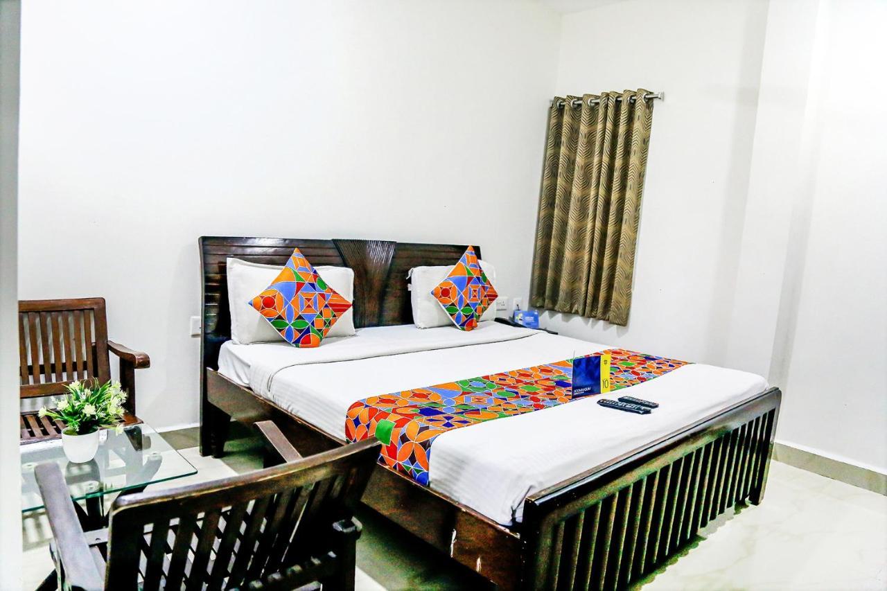 Fabexpress Essvee Mg Road Vijayawada Hotel Екстериор снимка