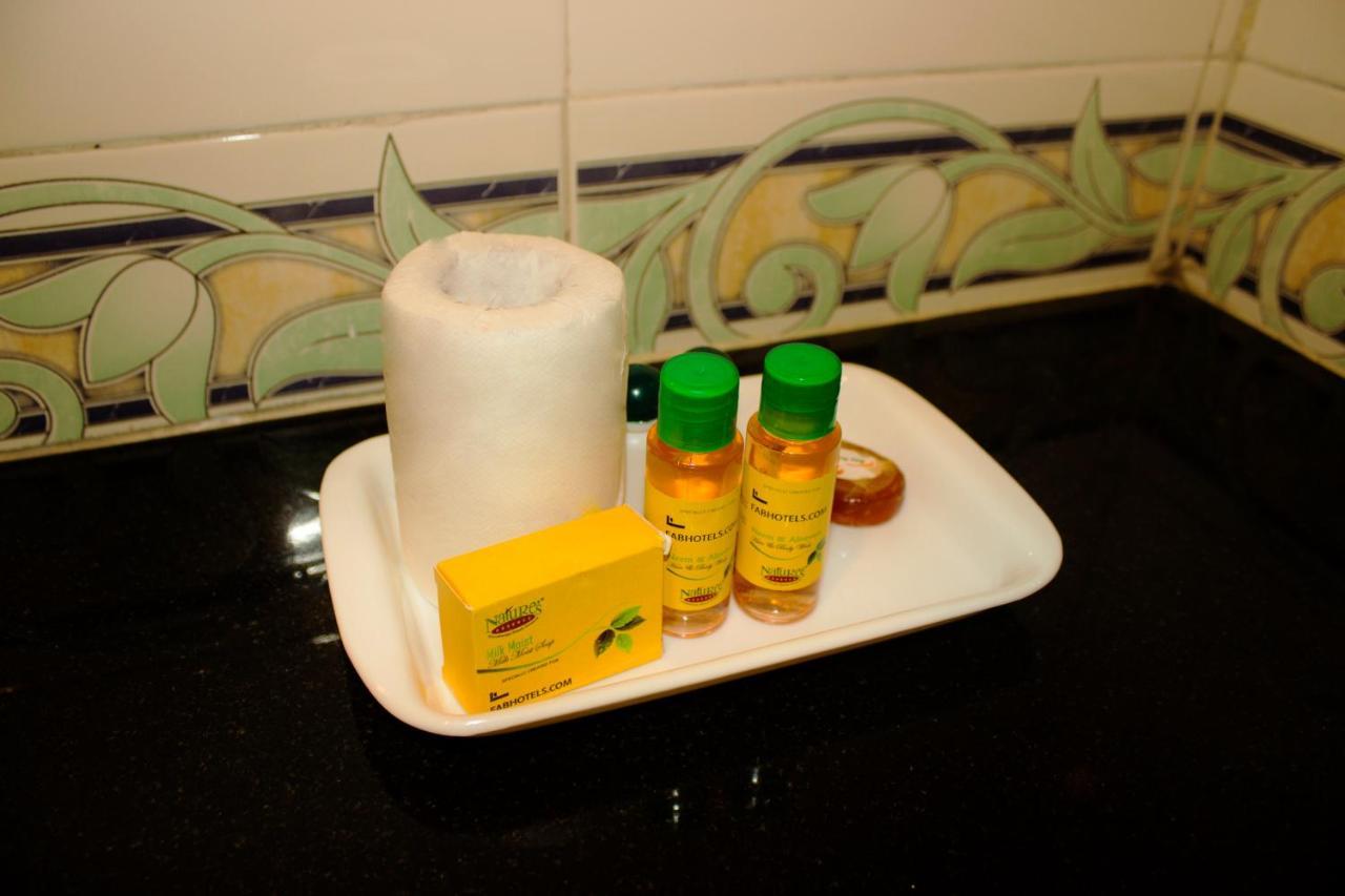 Fabexpress Essvee Mg Road Vijayawada Hotel Екстериор снимка
