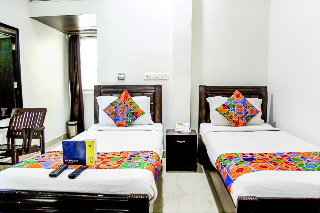Fabexpress Essvee Mg Road Vijayawada Hotel Екстериор снимка