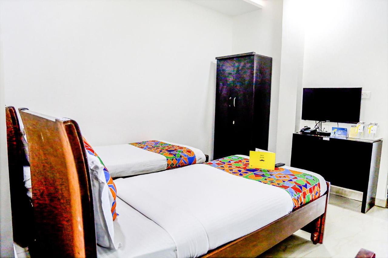 Fabexpress Essvee Mg Road Vijayawada Hotel Екстериор снимка