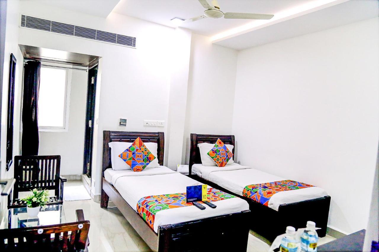 Fabexpress Essvee Mg Road Vijayawada Hotel Екстериор снимка