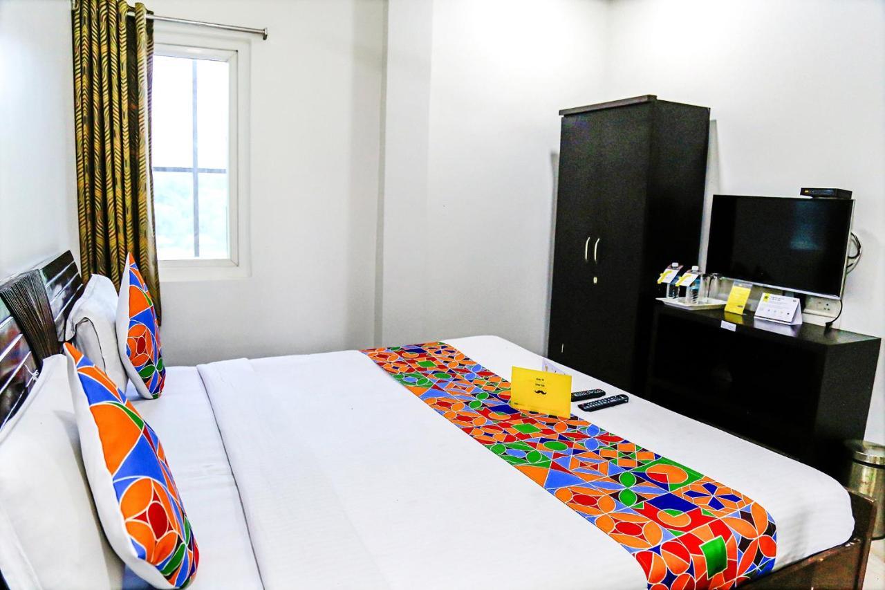 Fabexpress Essvee Mg Road Vijayawada Hotel Екстериор снимка