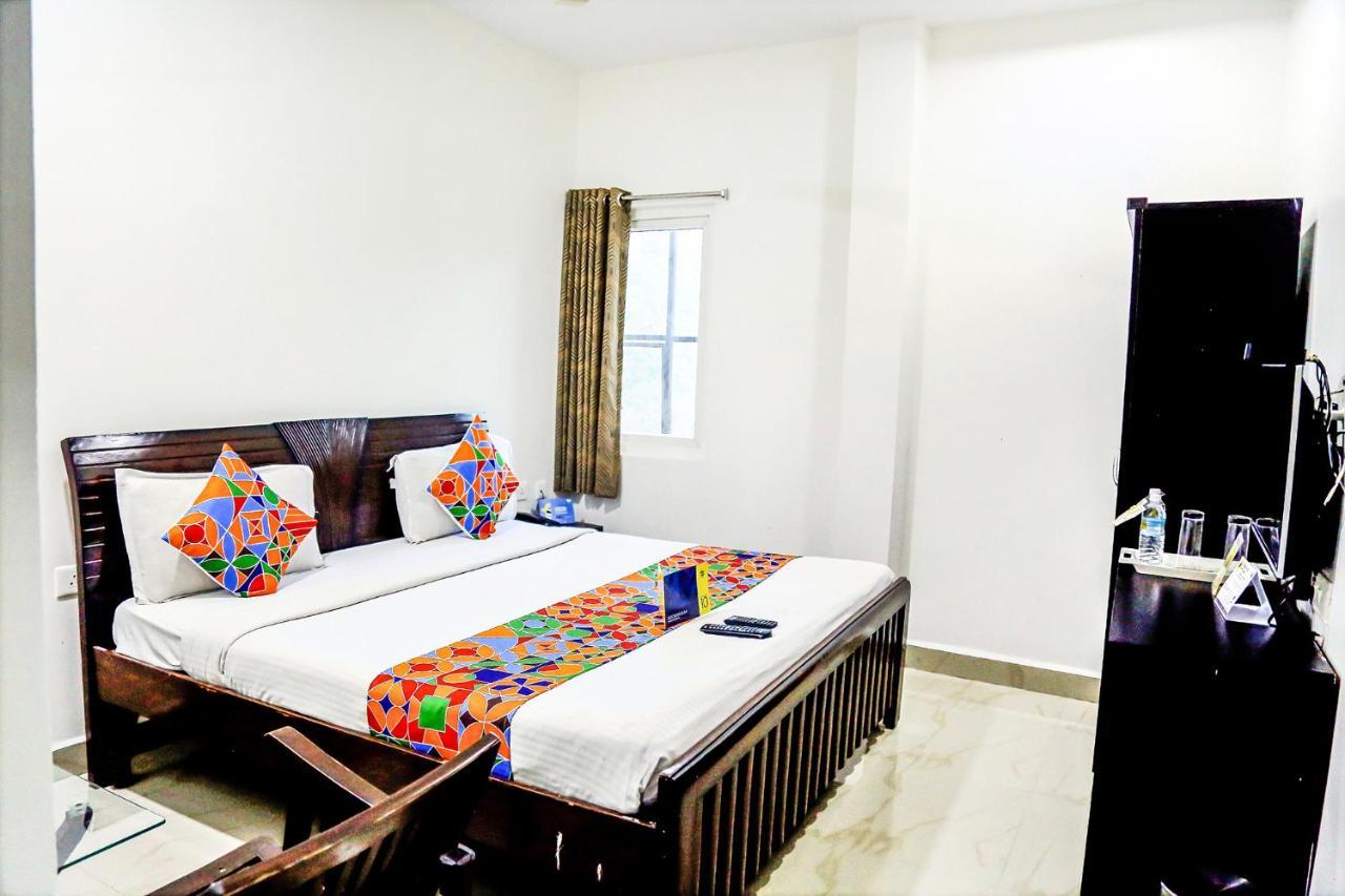 Fabexpress Essvee Mg Road Vijayawada Hotel Екстериор снимка