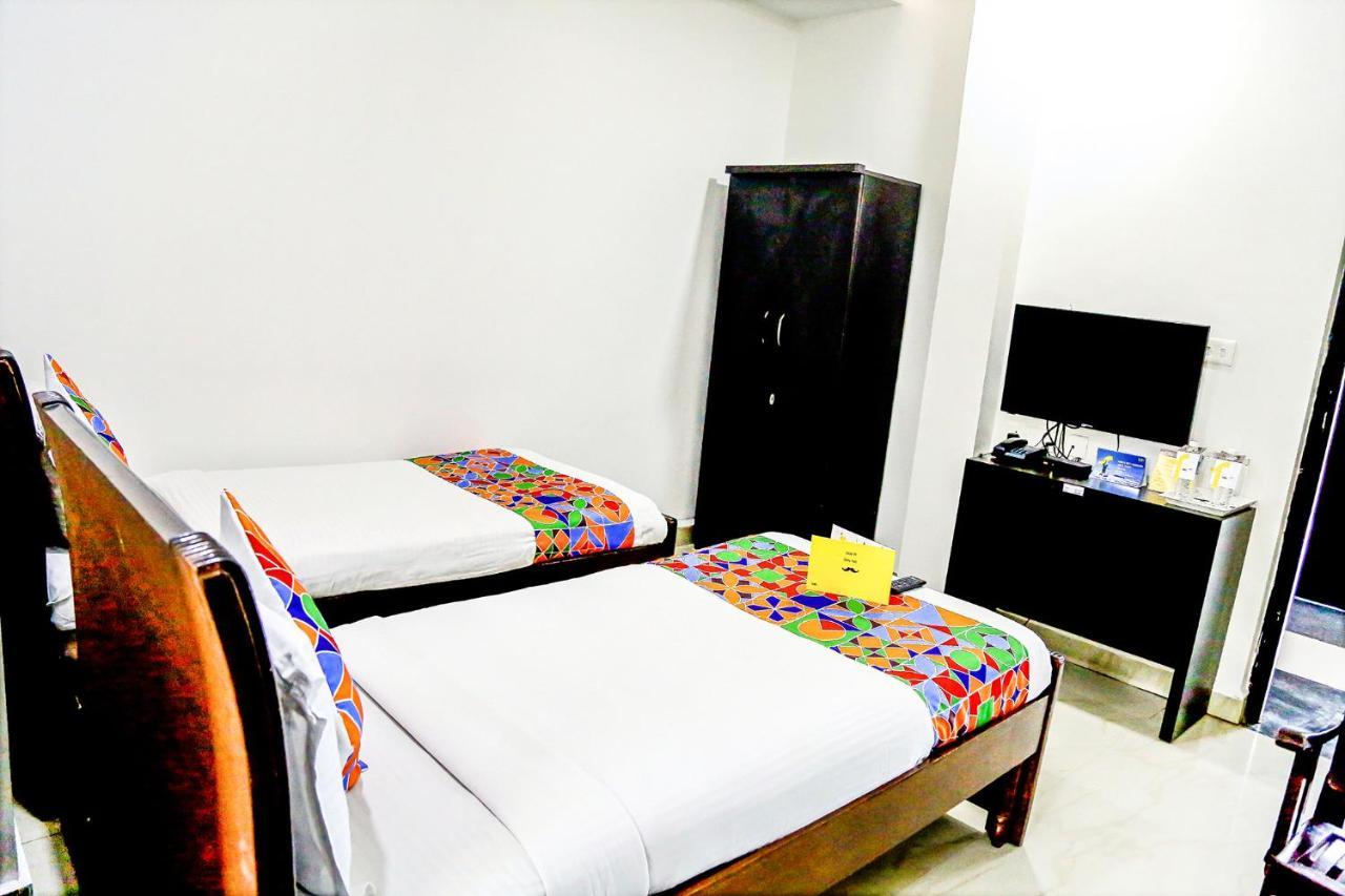 Fabexpress Essvee Mg Road Vijayawada Hotel Екстериор снимка