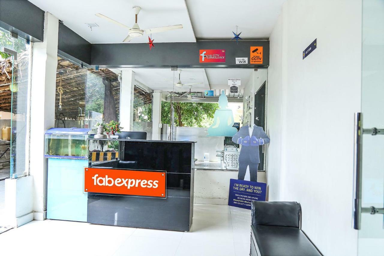 Fabexpress Essvee Mg Road Vijayawada Hotel Екстериор снимка